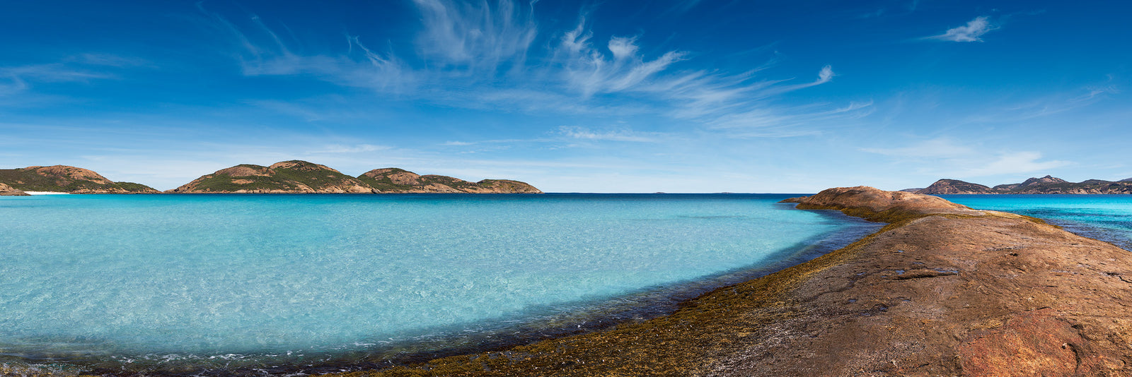 Lucky Bay curving rock leading out into the bay esperance panorama